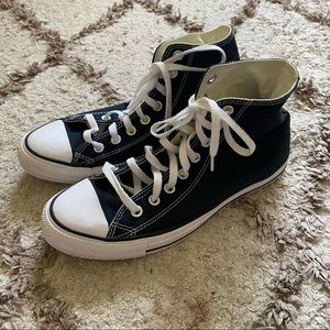 Woman’s High-Top Converse. S10